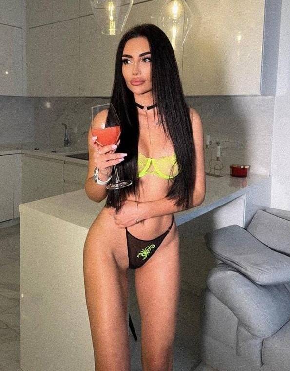 Esenyurt Escort Bayan Pınar İle Heyecanı Yakala